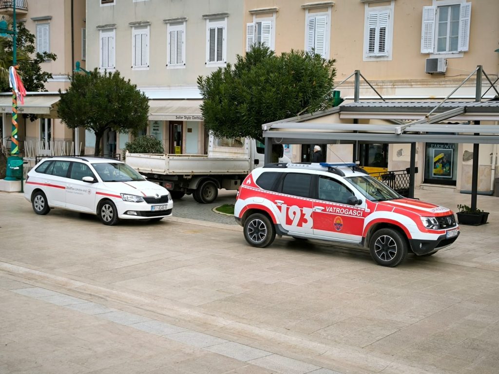 INTERVENTNI TIM GDCK MALI LOŠINJ I VATROGASCI MALI LOŠINJ